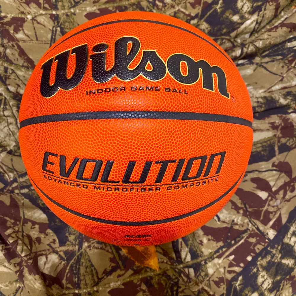 New Wilson evolution basketball size 7 without box